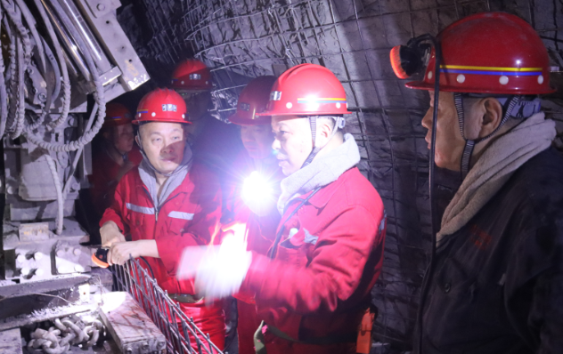 李曉東到紅旗煤礦督導檢查“三節(jié)一會”前煤礦安全工作